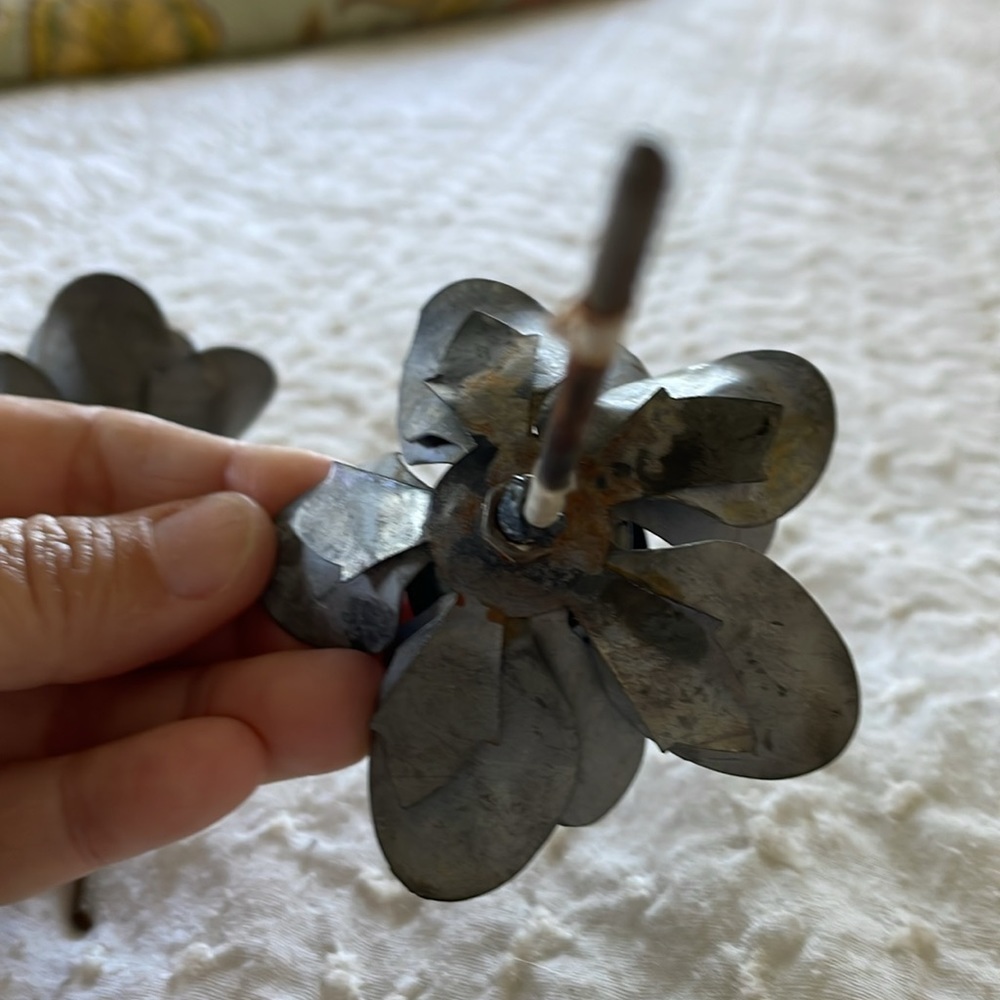 Metal flowers. Lot of 2. Handmade. 3 inches wide. 4 inches tall. - Picture 4 of 7